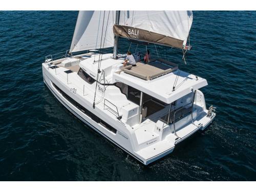 Catamaran Catspace for rent in Nydri