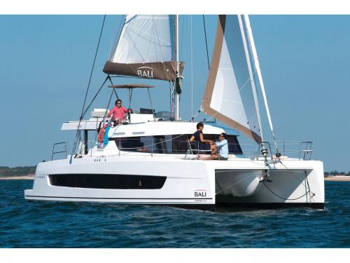 Cat Catspace for charter in Volos