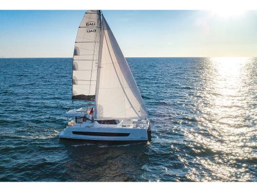 Kat Catspace Yachtcharter in Messina