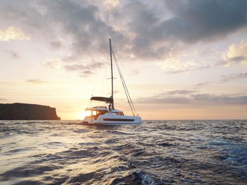 Kat Catspace Yachtcharter in Marina Pirovac