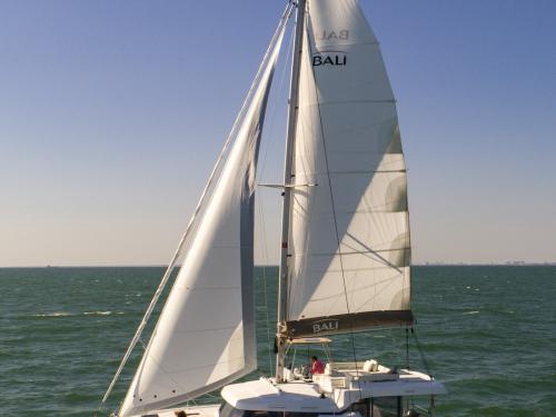 Catamaran Catspace for rent in Marina Pirovac