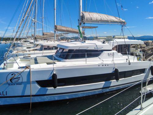 Catamaran Catspace for hire in Hyeres Harbour
