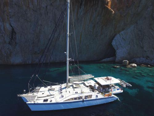 Crewed Segel Katamaran charter in Marmaris