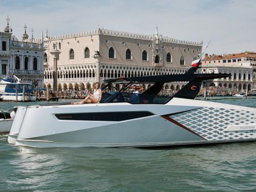 Katamaran Dracan 42 chartern in Marina Certosa