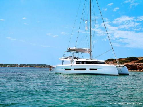 Kat Dufour 48 chartern in ACI Marina Pomer