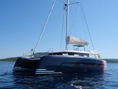 Katamaran Dufour 48 Yachtcharter in Marina Kremik