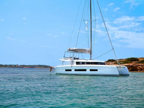 Katamaran Dufour Catamarans 48 Yachtcharter in Salerno