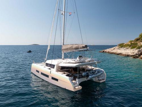 Katamaran Dufour 48 chartern in Primosten