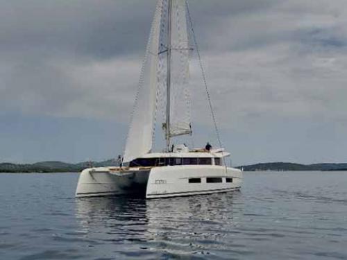Katamaran Dufour 48 Yachtcharter in ACI Marina Split