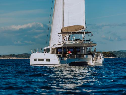 Catamaran Dufour 48 for charter in Primosten