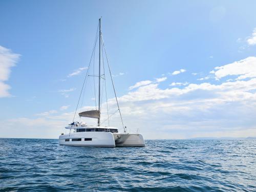 Catamaran Dufour 48 for rent in Marina Le Marin