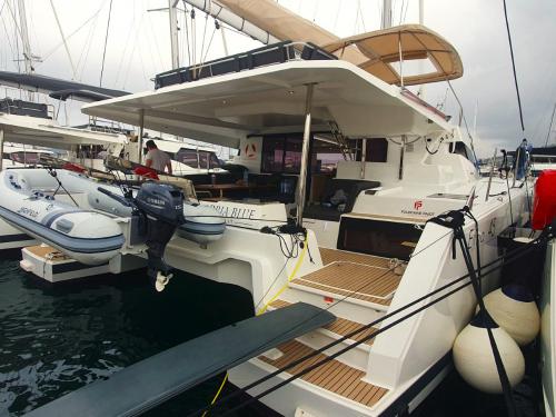 Katamaran Elba 45 chartern in Marina Seget Donji