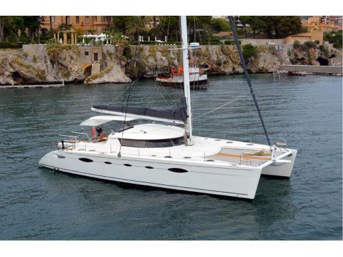 Catamaran Eleuthera 60 for hire in Palermo