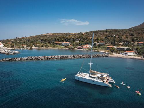 Kat Eleuthera 60 Yachtcharter in Aegina