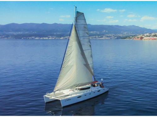 Catamaran Eleuthera 60 for rent in Trogir