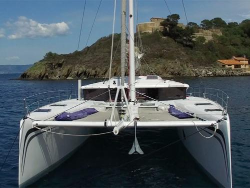 Cat EOS 54 for rent in Cogolin