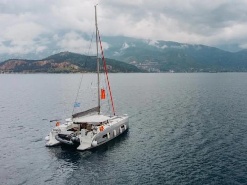 Katamaran Excess 11 chartern in Nikiana