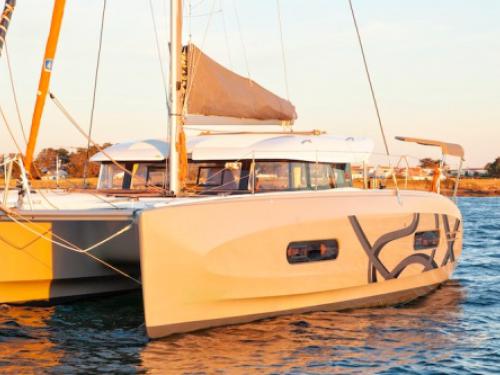 Cat Excess 11 for rent in Toulon