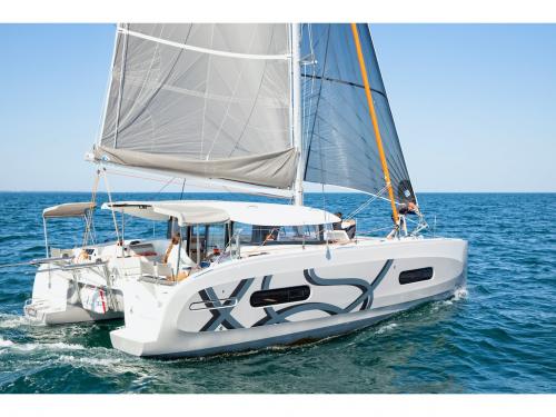 Kat Excess 11 chartern in Pula