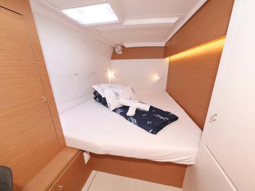 Cat Excess 11 available for charter in Marina Polesana