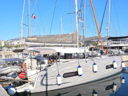 Katamaran Excess 11 Yachtcharter in Marina Alimos Kalamaki