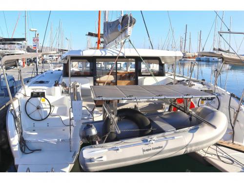 Kat Excess 11 chartern in Athen