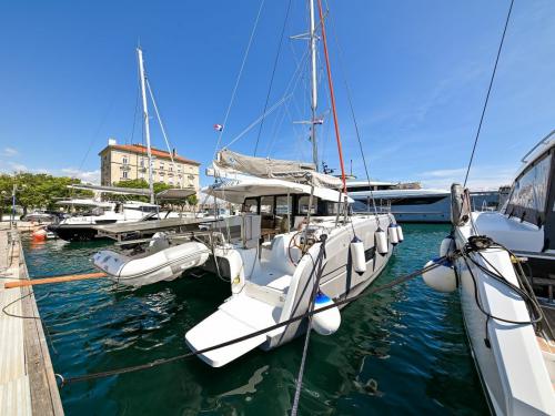 Catamaran Excess 11 for charter in Pula