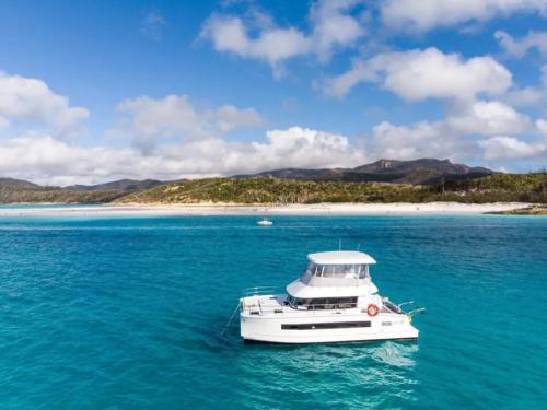 Katamaran Fountaine Pajot MY 37 chartern in Abaco Beach Resort