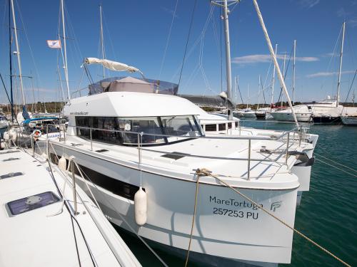 Kat Fountaine Pajot MY 37 Yachtcharter in Pomer