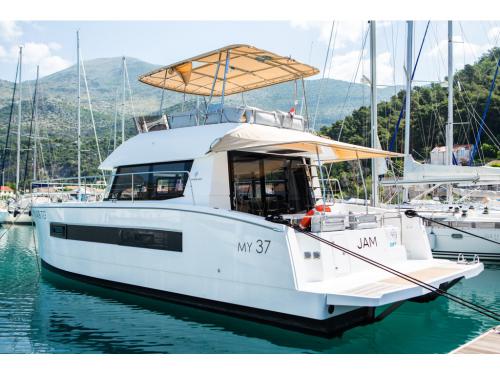 Katamaran Fountaine Pajot MY 37 chartern in Porto Montenegro