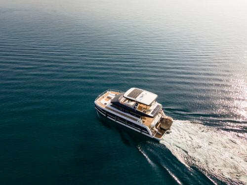 Katamaran Fountaine Pajot MY 44 chartern in Seget