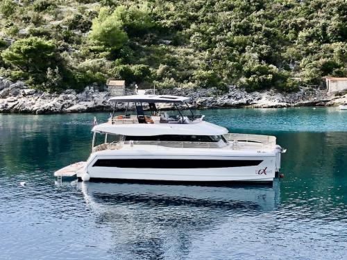 Motoryacht Fountaine Pajot MY 44 chartern in Marina Mandalina