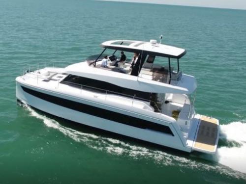 Kat Fountaine Pajot MY 44 chartern in Nanny Cay Marina