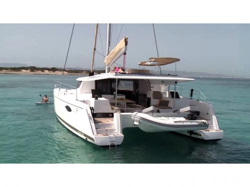 Kat Helia 44 chartern in Sant Antoni de Portmany