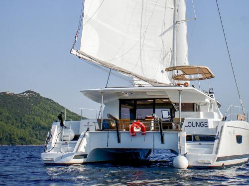 Katamaran Helia 44 chartern in Tivat