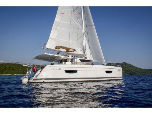 Kat Helia 44 chartern in Tivat