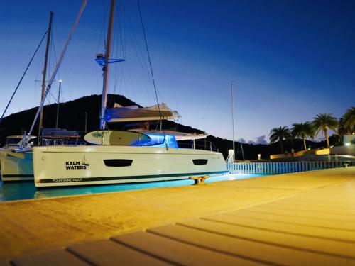 Kat Helia 44 chartern in Joma Marina