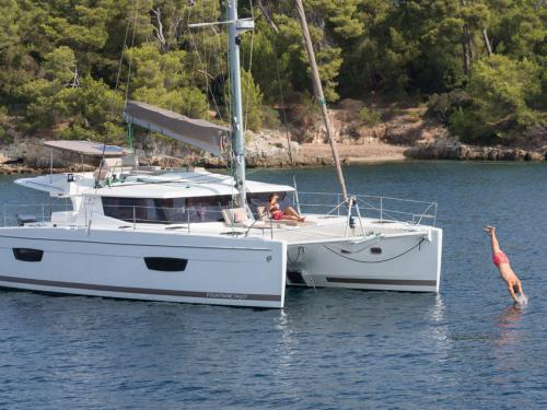 Katamaran Helia 44 Evolution Yachtcharter in Eden Island Resort