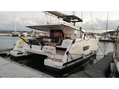 Catamaran Isla 40 for charter in Lavrio