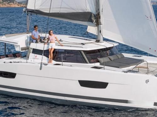 Catamaran Isla 40 for charter in Toulon