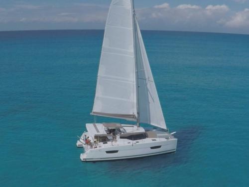 Catamaran Isla 40 for rent in Lefkas Marina