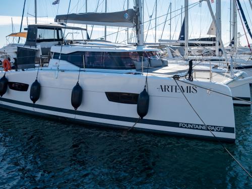 Catamaran Isla 40 available for charter in Lefkas