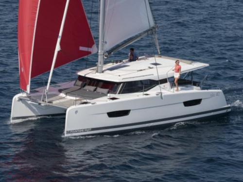 Cat Isla 40 for hire in Lavrio