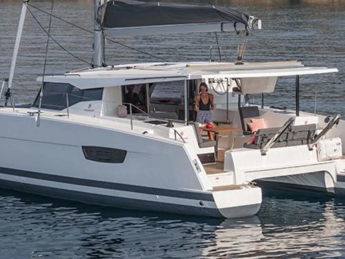 Kat Isla 40 Yachtcharter in Marina Le Marin