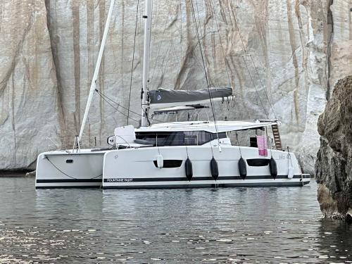 Catamaran Isla 40 for rent in Parikia
