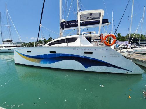 Cat Island Spirit 400 for rent in Phuket City