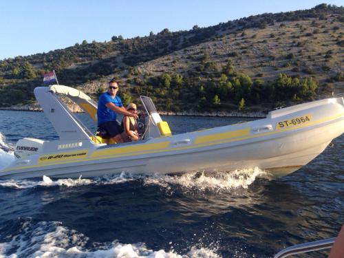 Motorboot Baracuda 20 chartern in Trogir