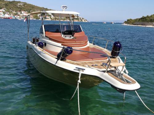 Motorboat Sun Sport 845 available for charter in Trogir