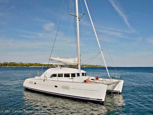 Cat Lagoon 380 for charter in Le Marin