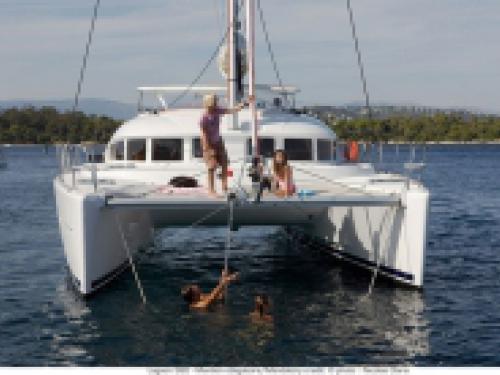 Katamaran Lagoon 380 in Marina Lazaretta chartern